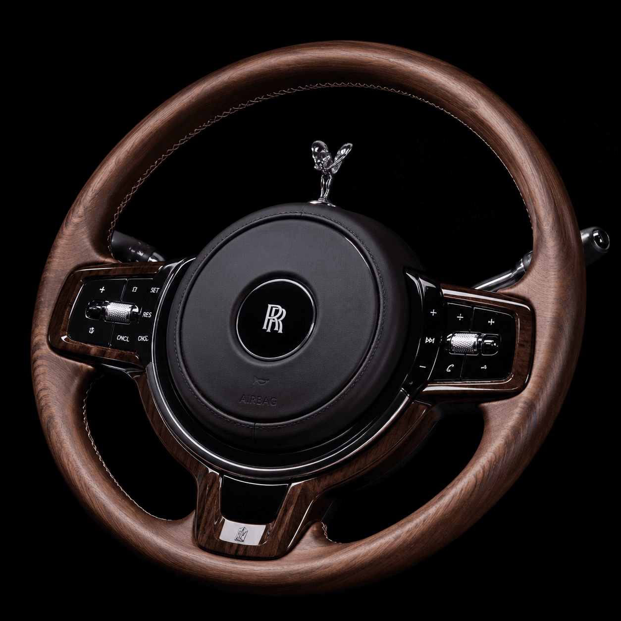Rolls-Royce Cullinan Open-Pore Walnut Steering Wheel